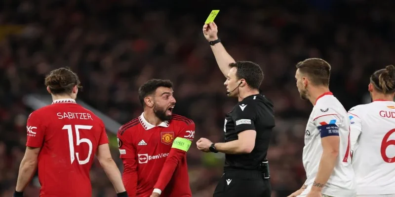 Thẻ vàng là gì? 