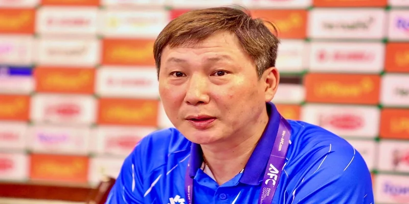HLV Kim Sang Sik trong cuộc họp báo gần đây
